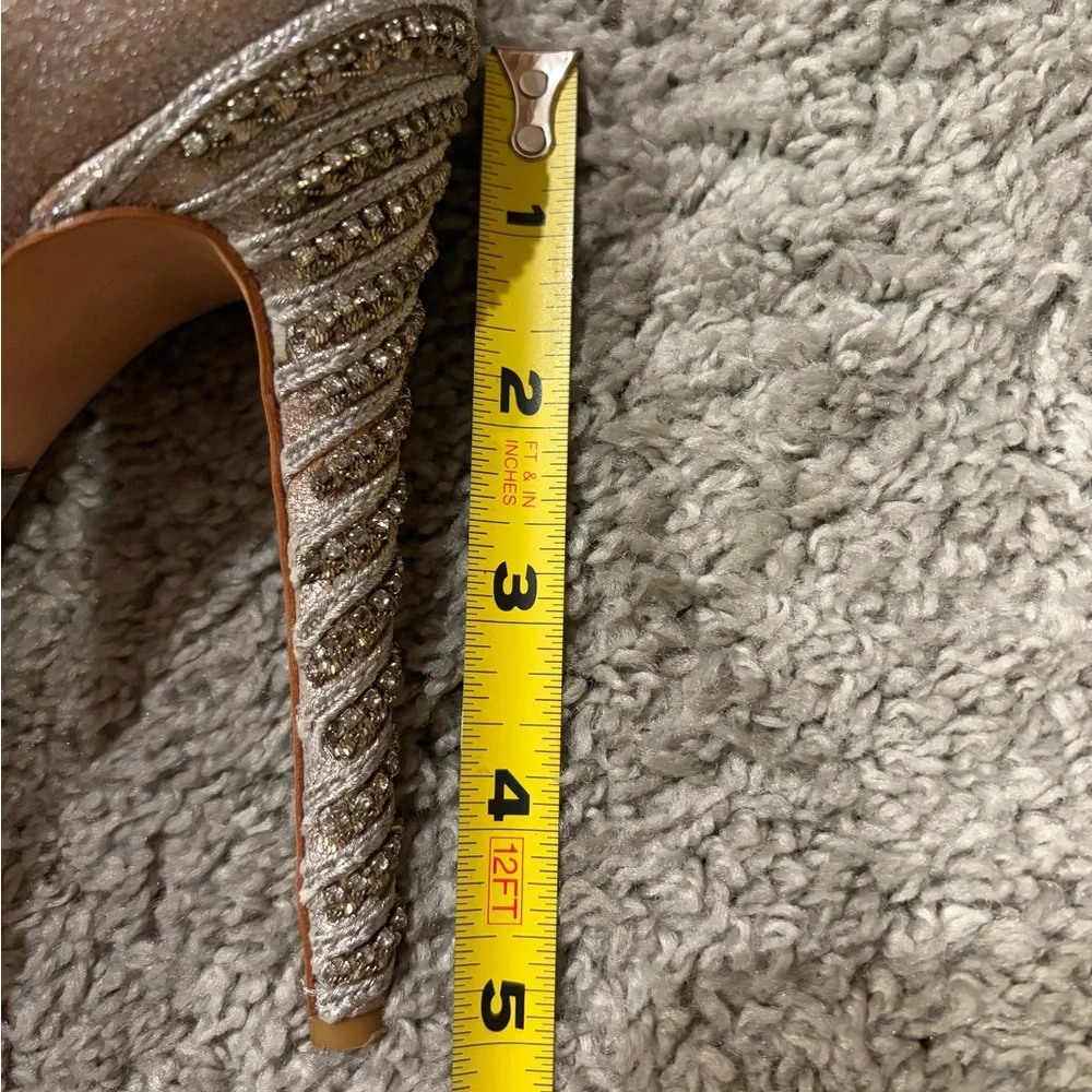 Badgley Mischka Glittering Gold Peep-Toe with rhinestone Heels 7 women’s